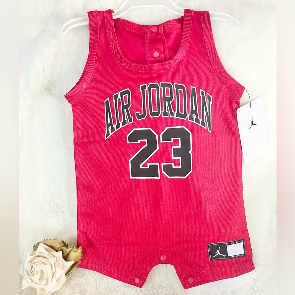 New with tags AIR JORDAN ONE PIECE INFANT OUTFIT with Snap closure GYM RED SZ 6M